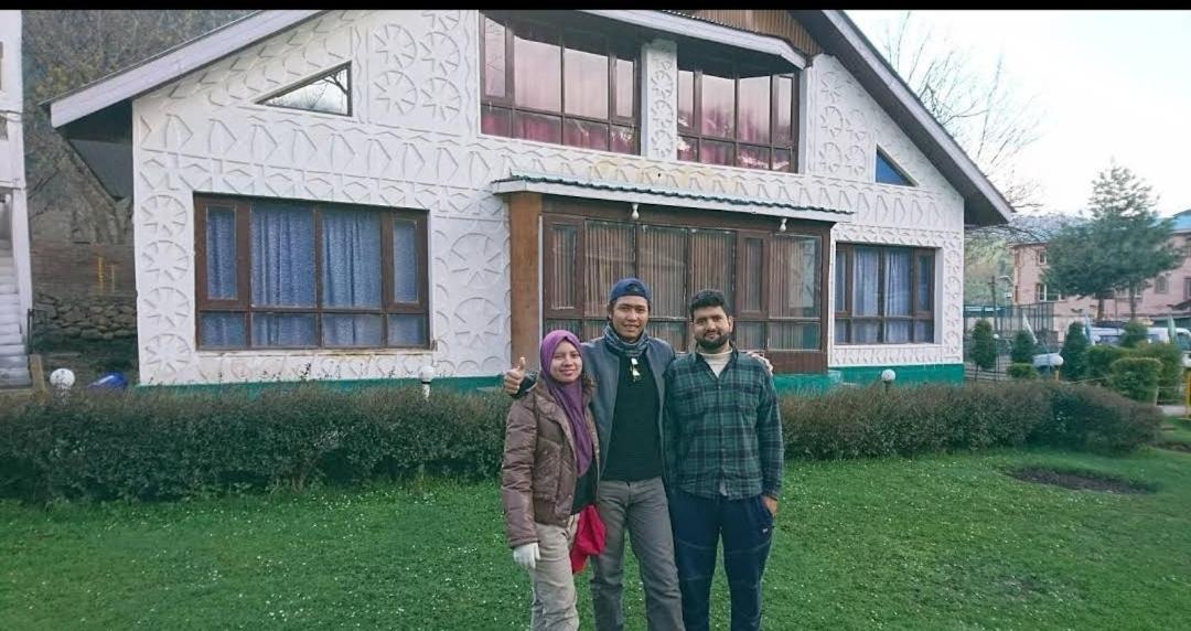 The K2 Alpine Hotel Pahalgām Екстериор снимка