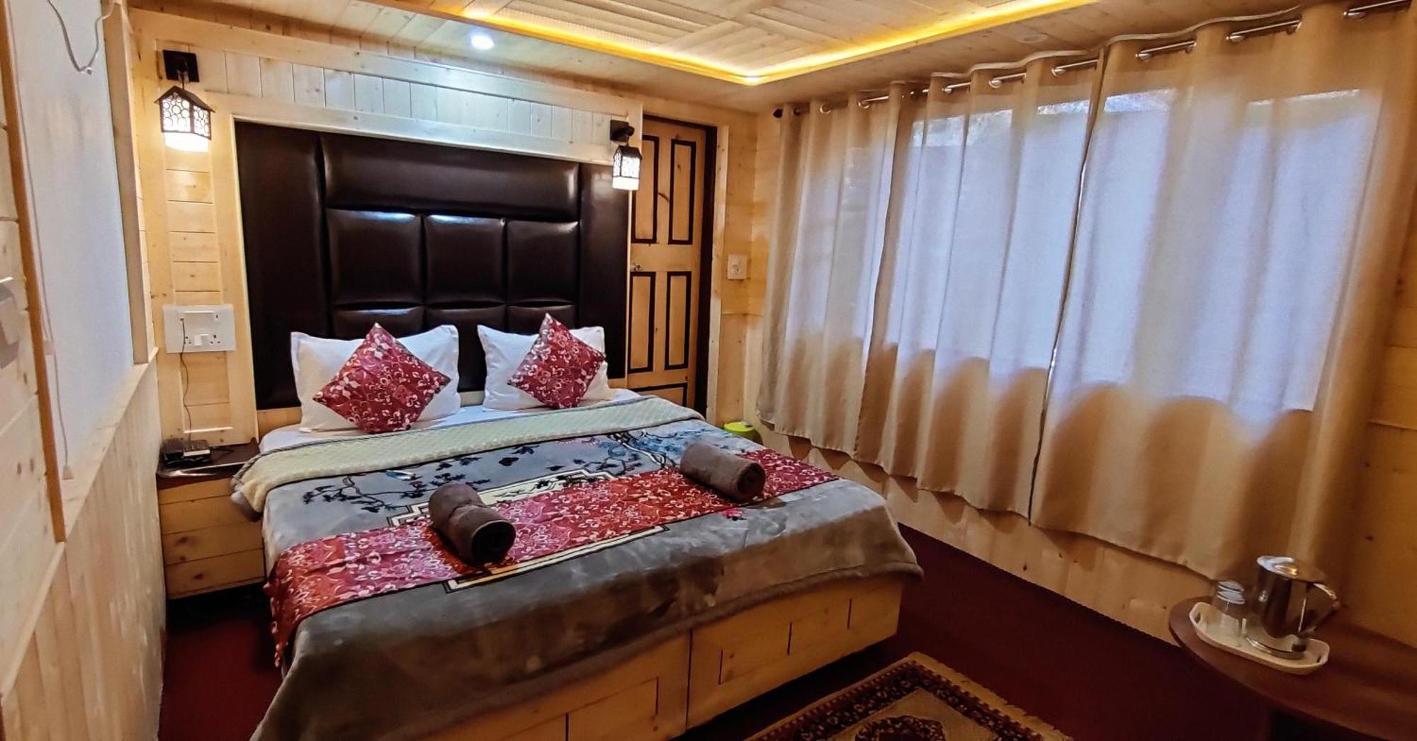 The K2 Alpine Hotel Pahalgām Екстериор снимка
