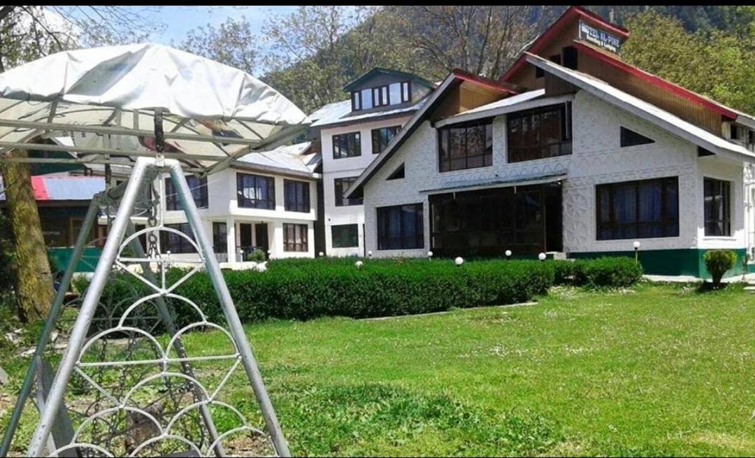 The K2 Alpine Hotel Pahalgām Екстериор снимка
